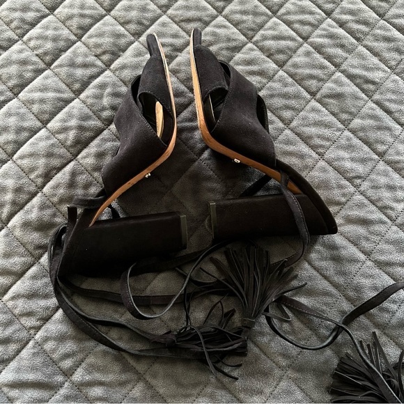 Schutz heels Women 8.5 Shoes Revolve Black Suede Tassel Block Open Toe Strappy - Picture 8 of 14